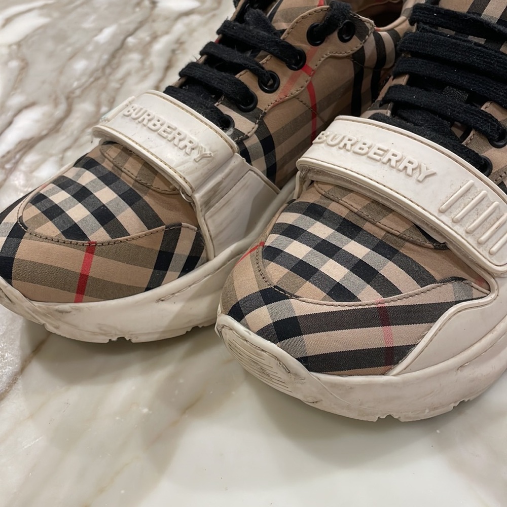 Burberry
Chunky Regis Check Sneakers - Picture 2 of 4